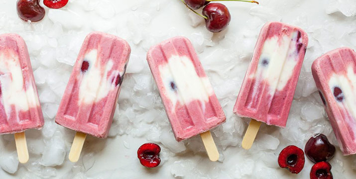 Gelato bicolore yogurt e frutta